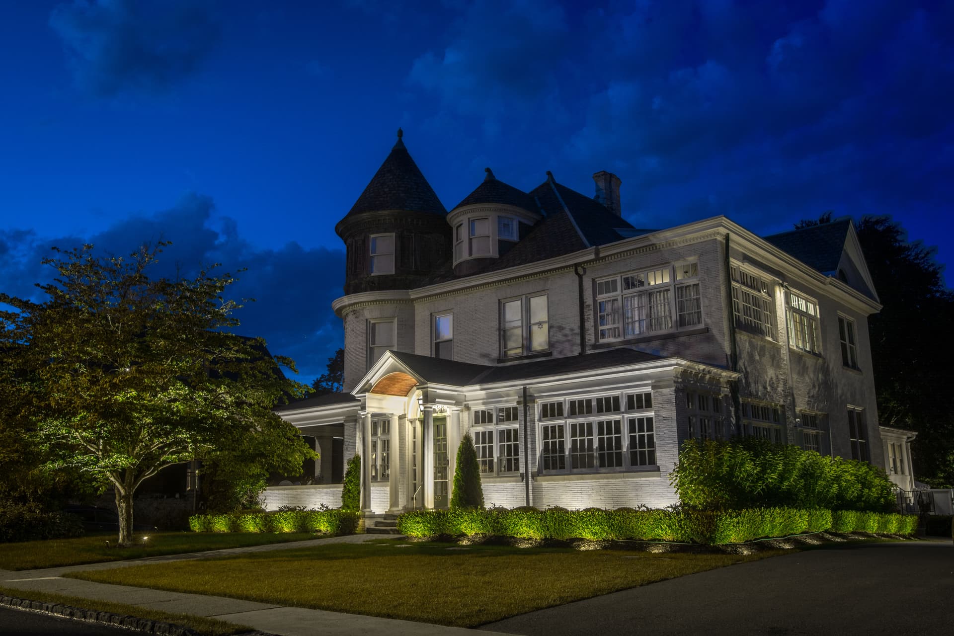 Gallery photos for Elegant Landscape Lighting Easton PA: Image #3